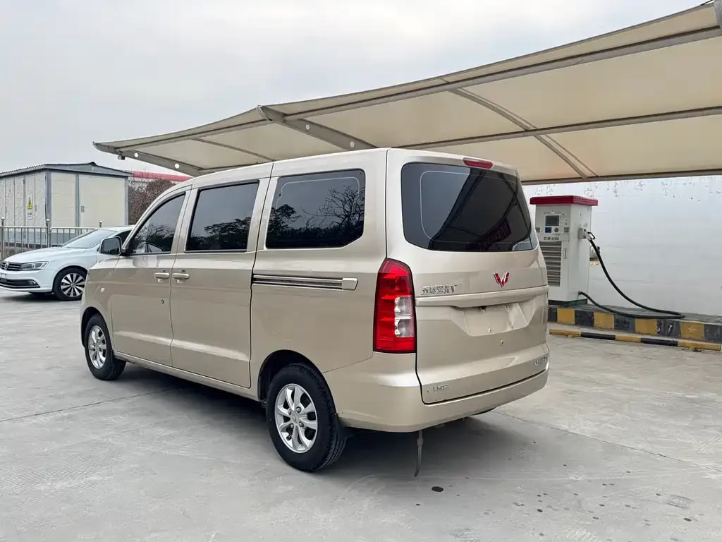 Wuling Hong Guang V — фото 4