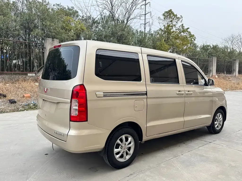 Wuling Hong Guang V — фото 6