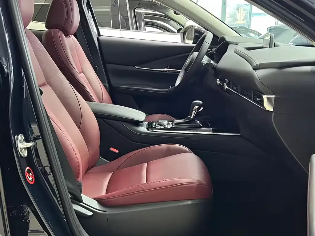 Mazda CX-30 — фото 11