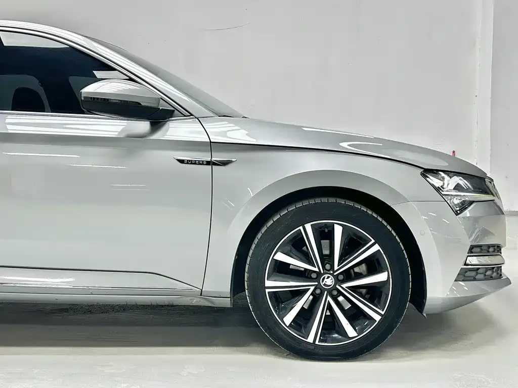 Skoda Superb — фото 7