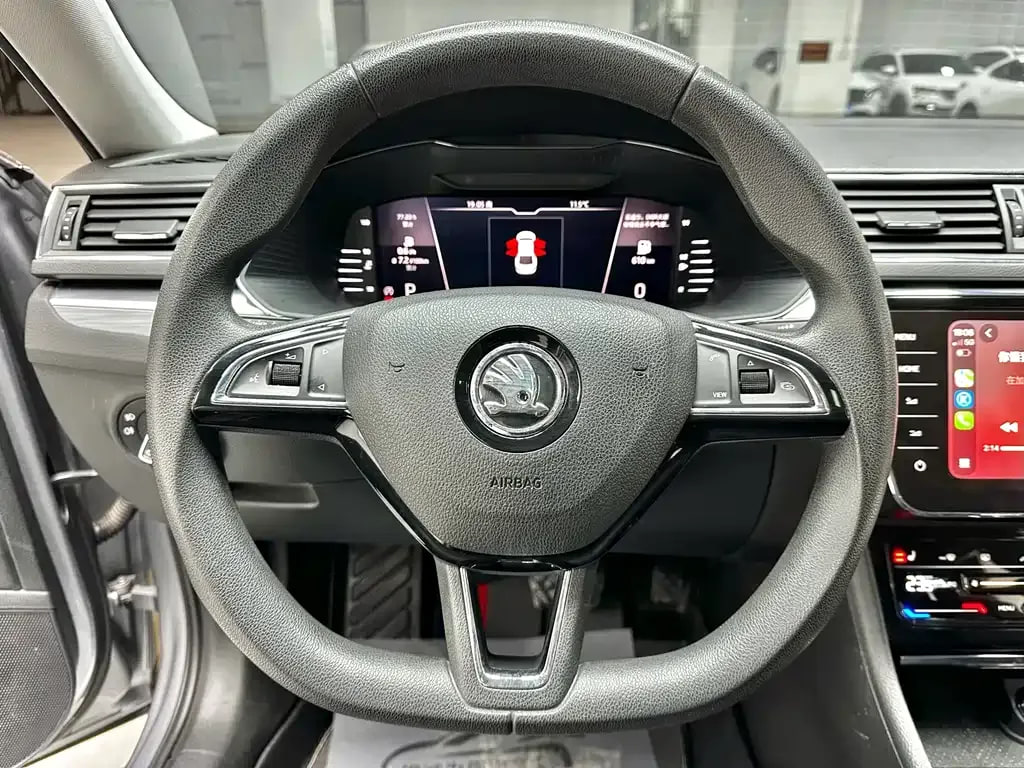 Skoda Superb — фото 12