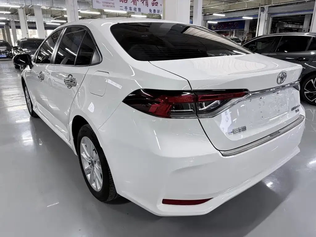 Toyota Corolla — фото 12