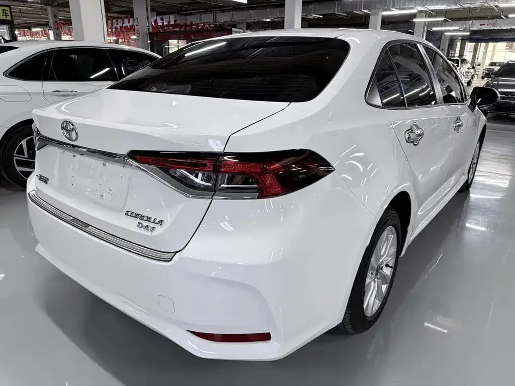 Toyota Corolla — фото 13