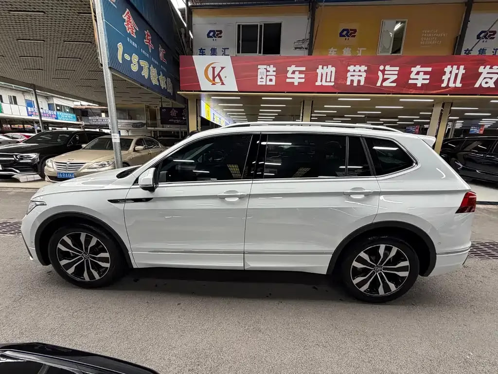 Volkswagen Tiguan L — фото 8