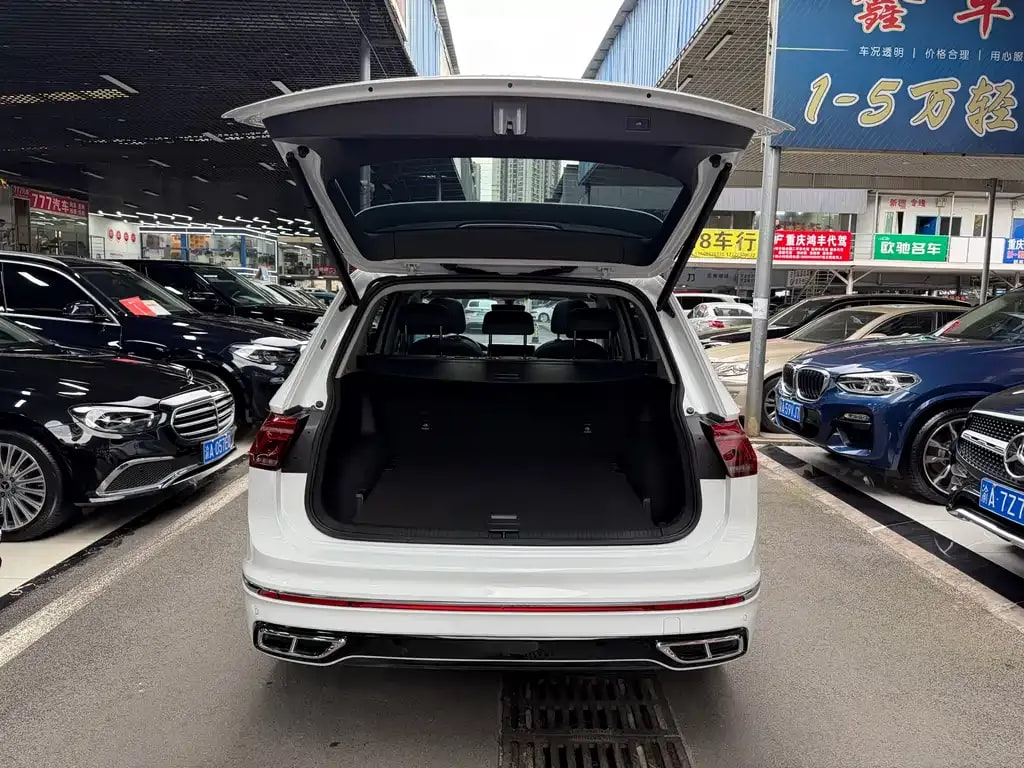 Volkswagen Tiguan L — фото 10