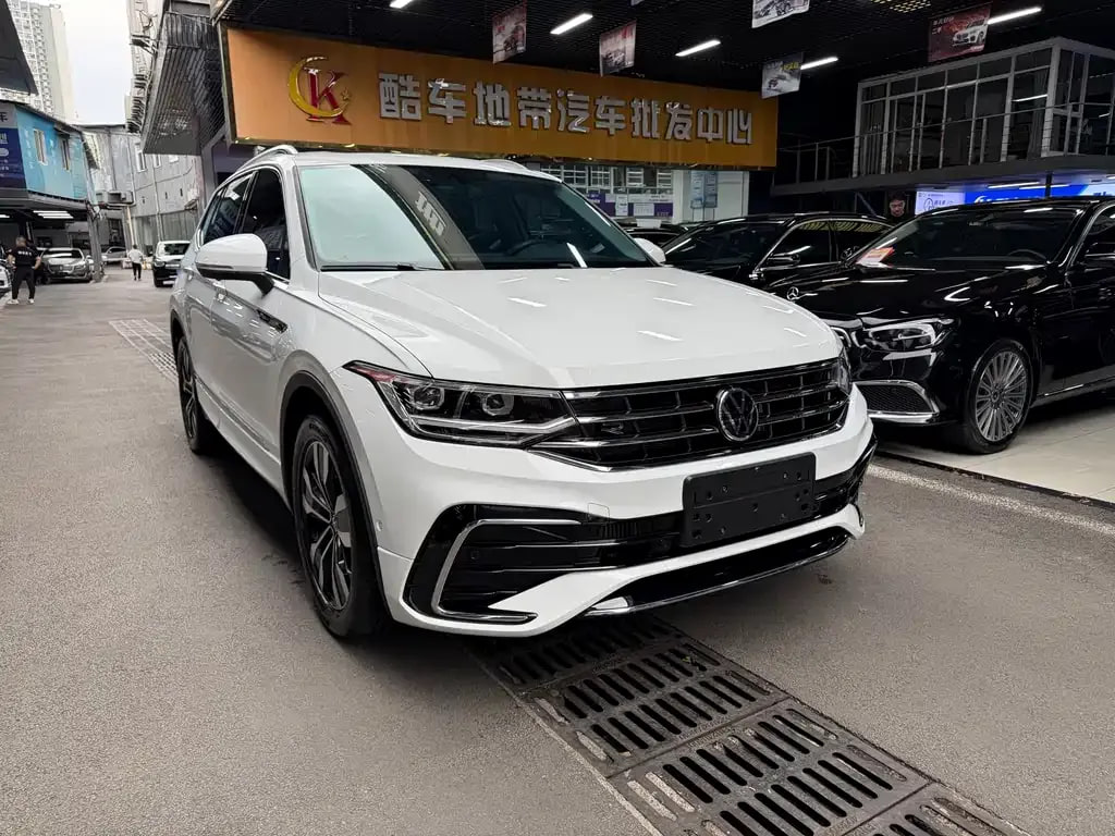 Volkswagen Tiguan L — фото 15