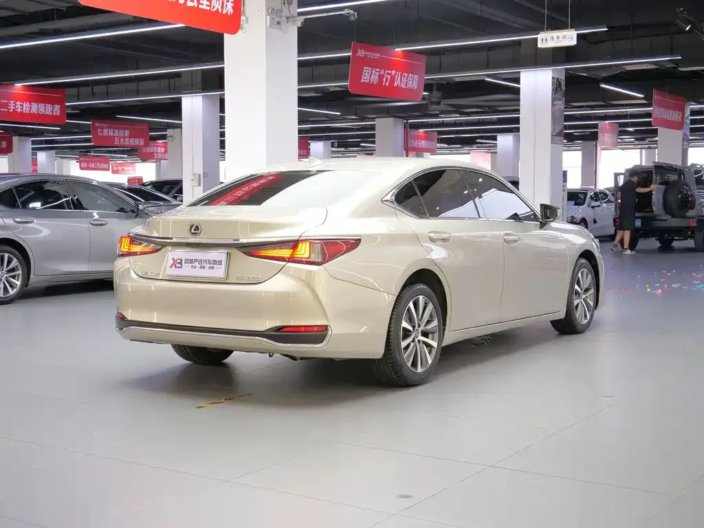 Lexus Es — фото 12