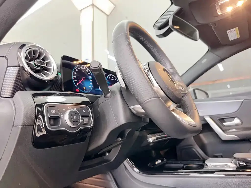 Mercedes-Benz A-Class — фото 14