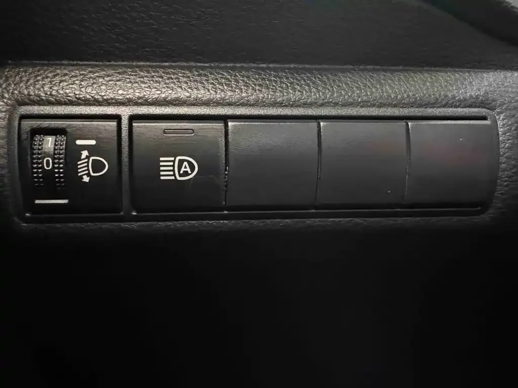 Toyota Corolla — фото 13