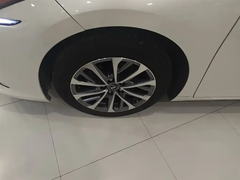 Lexus Es — фото 10