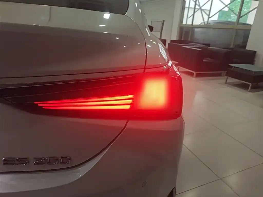 Lexus Es — фото 11