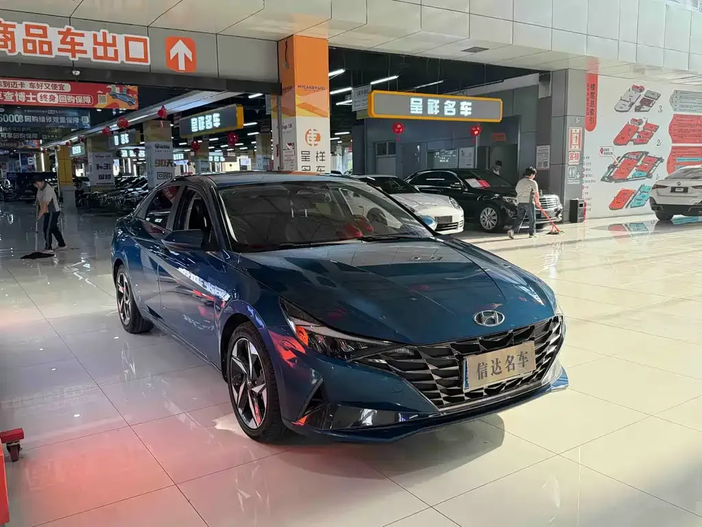 Hyundai Elantra — фото 3