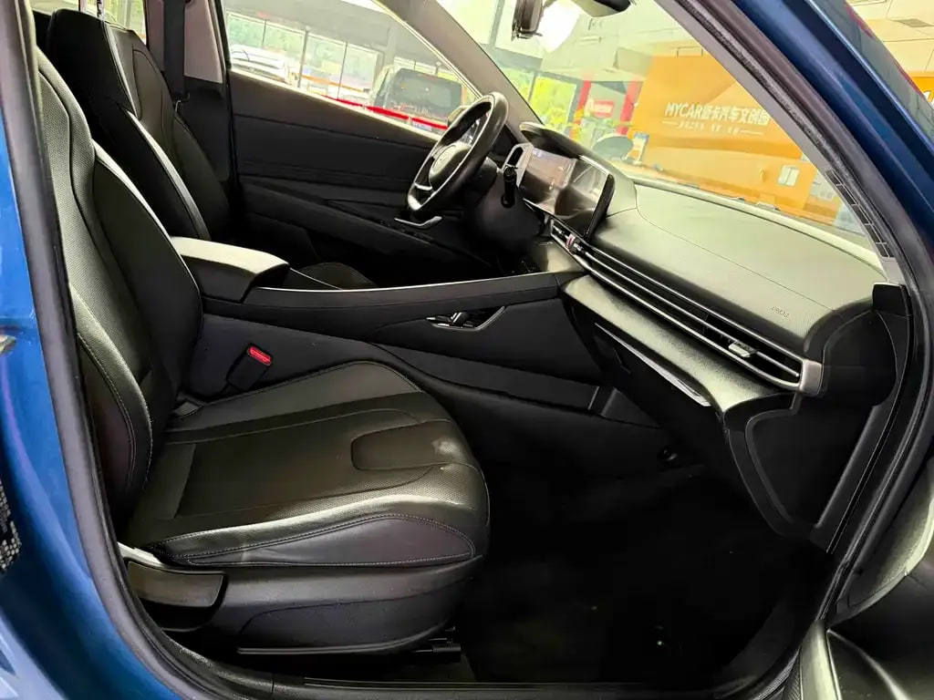 Hyundai Elantra — фото 14