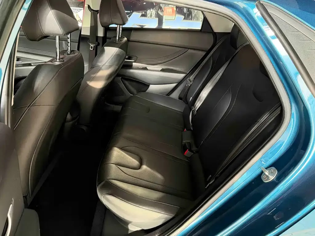 Hyundai Elantra — фото 15