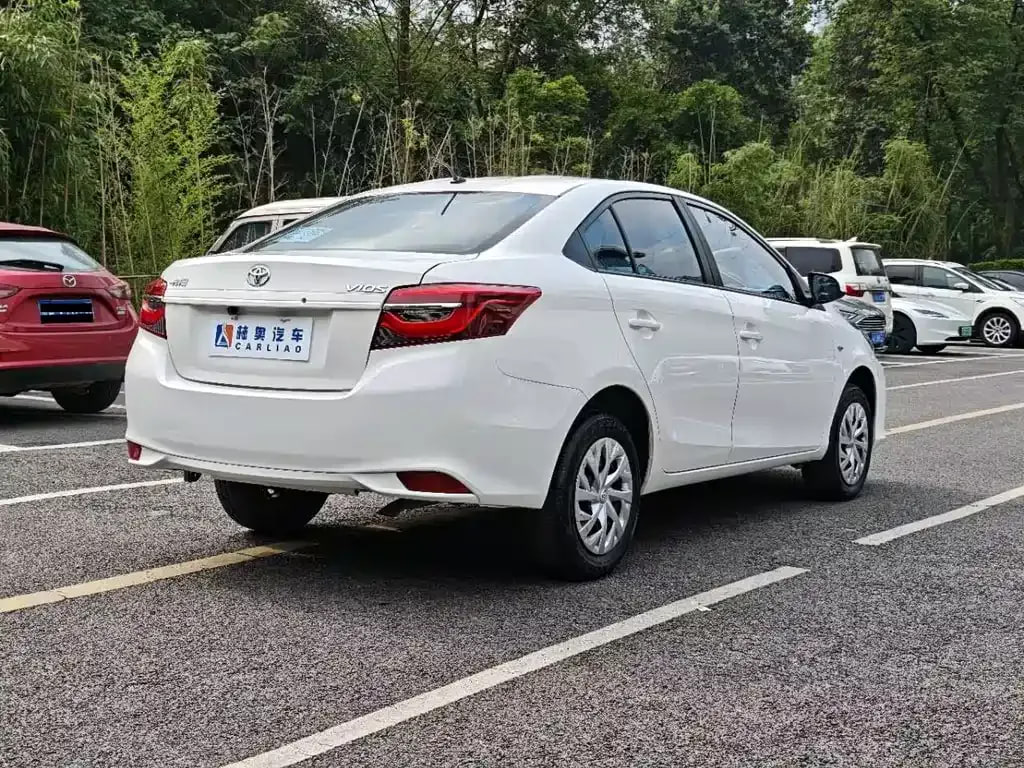 Toyota Vios — фото 8