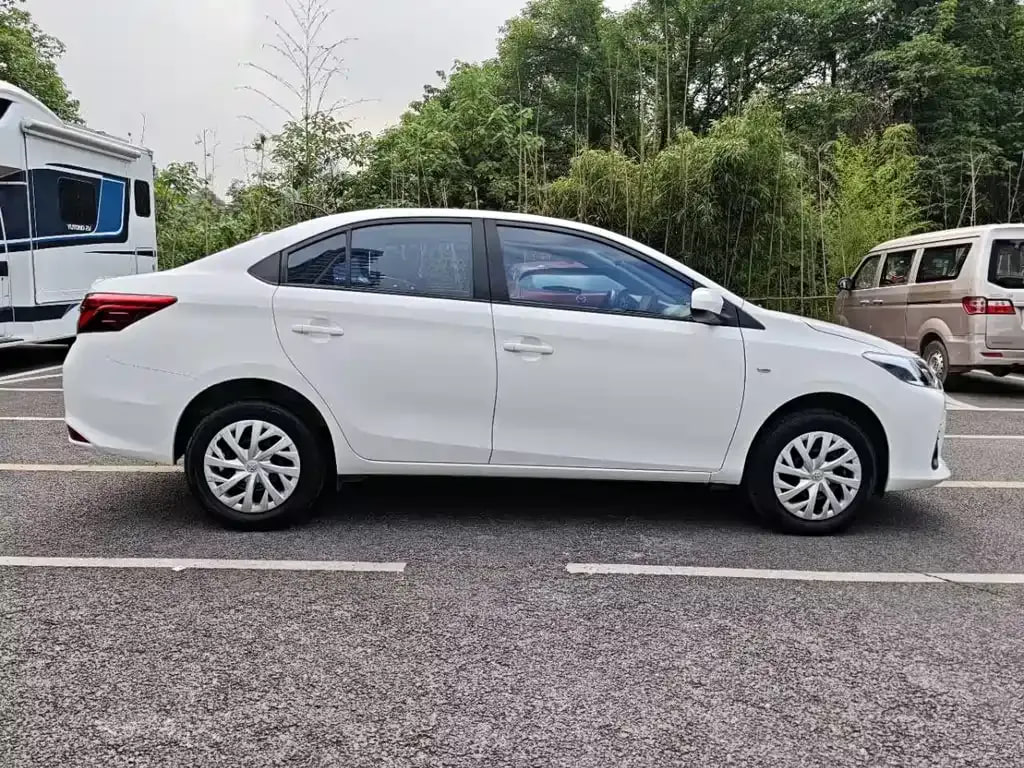Toyota Vios — фото 10