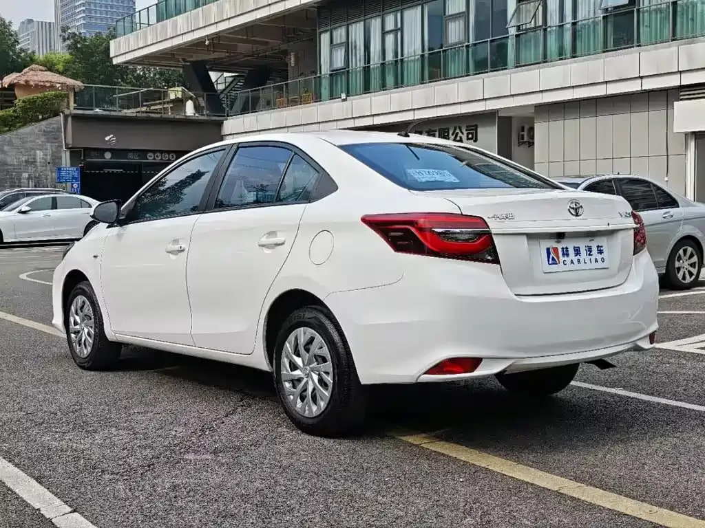 Toyota Vios — фото 12