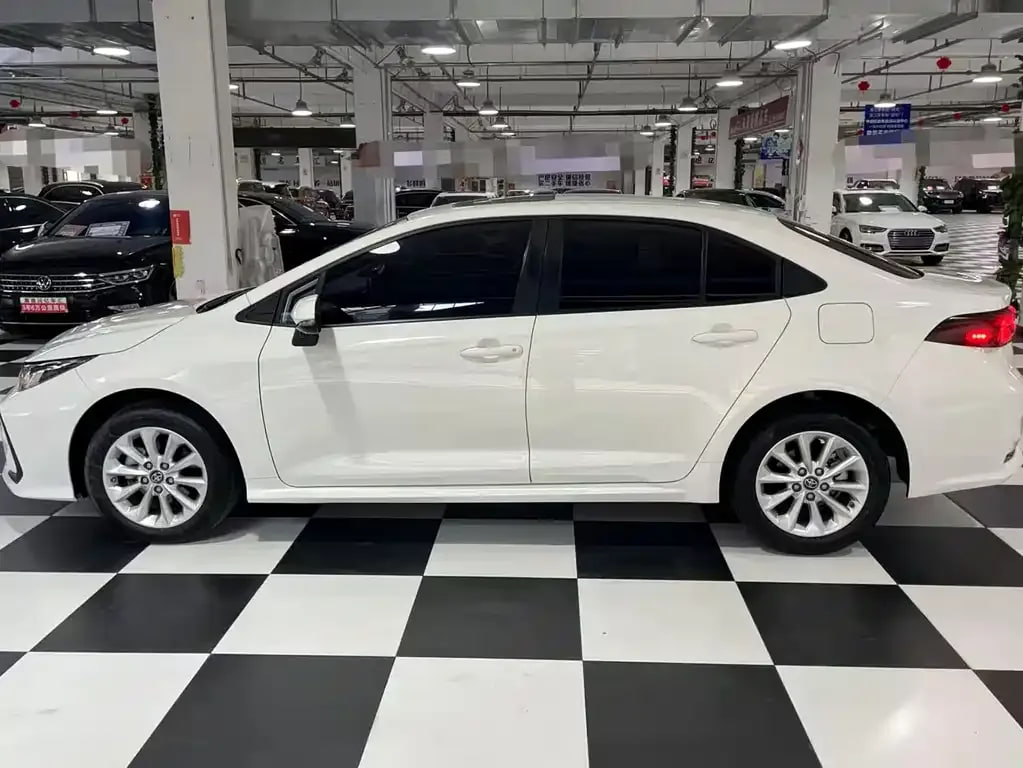 Toyota Corolla — фото 3