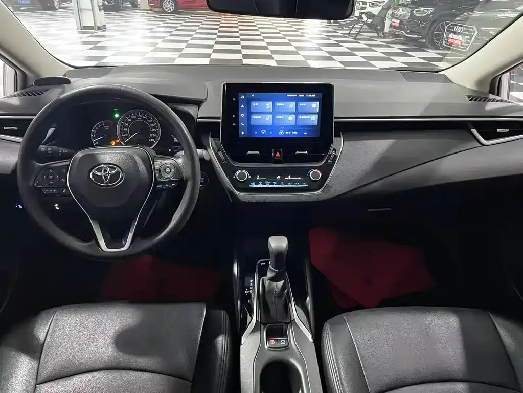 Toyota Corolla — фото 10