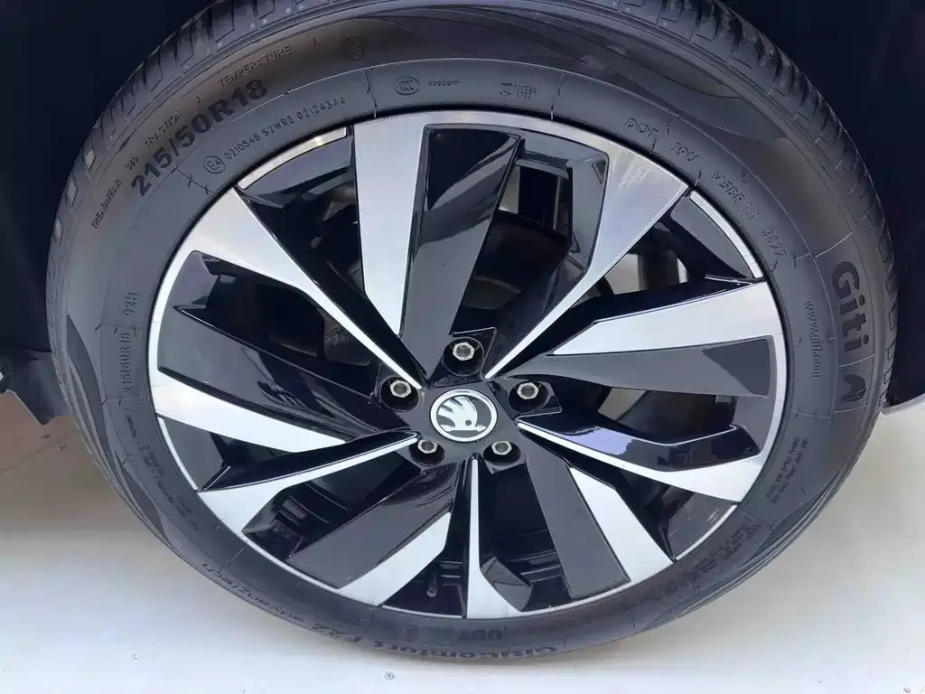 Skoda Karoq — фото 12