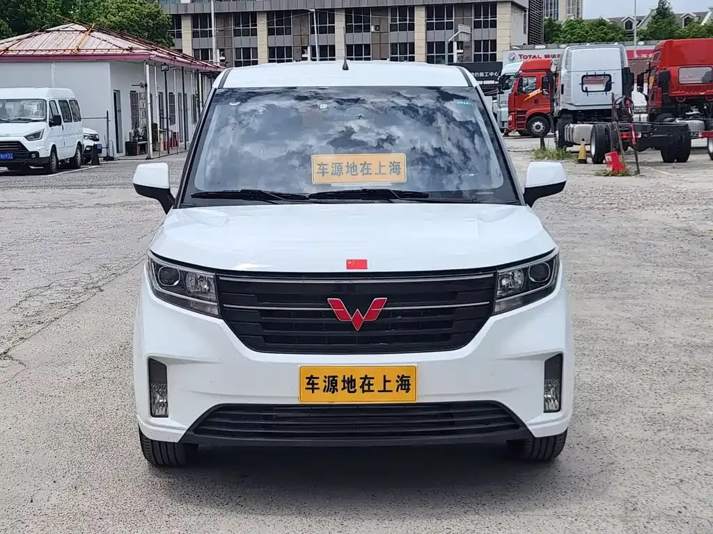 Wuling Hongguang Plus — фото 2