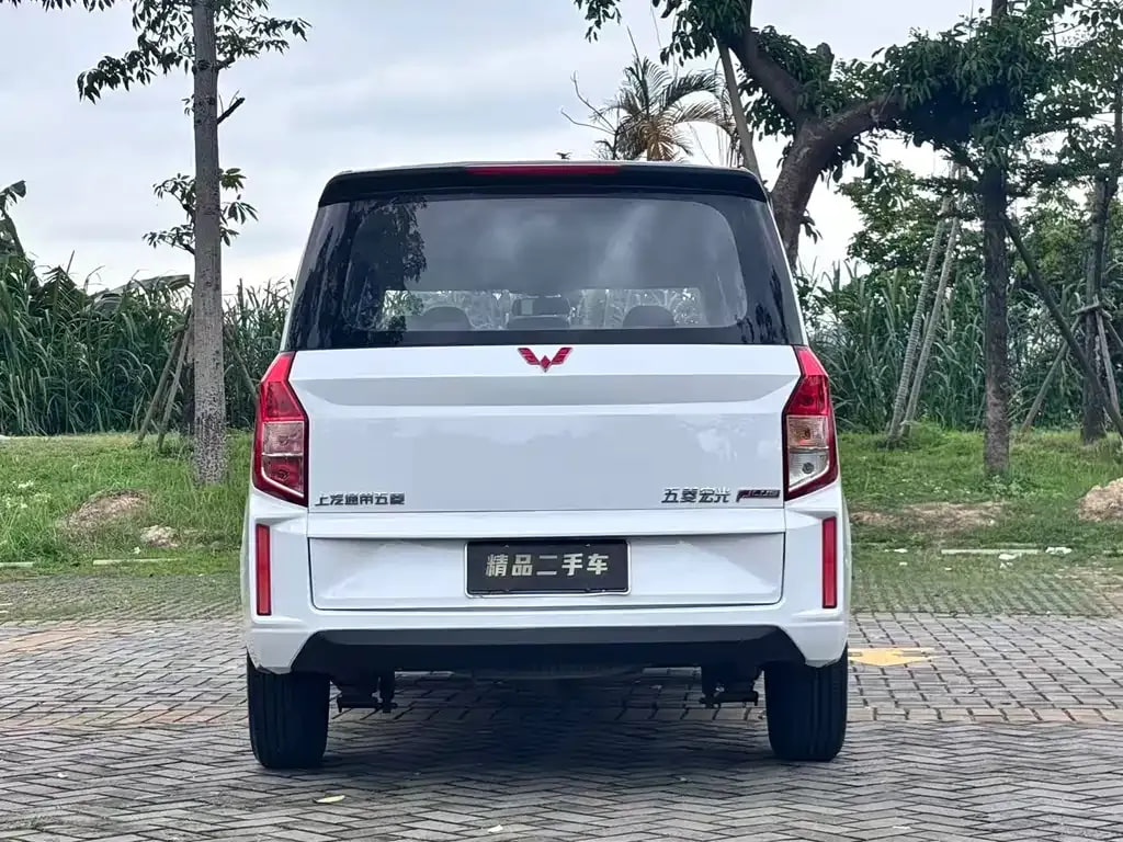 Wuling Hongguang Plus — фото 2