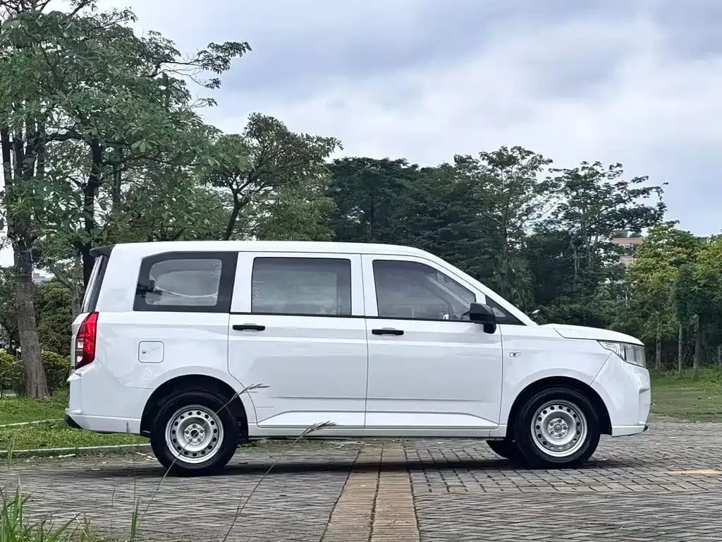 Wuling Hongguang Plus — фото 4