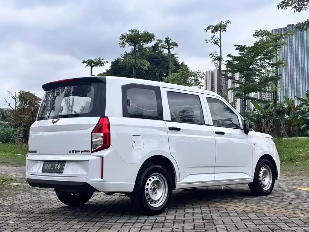Wuling Hongguang Plus — фото 5