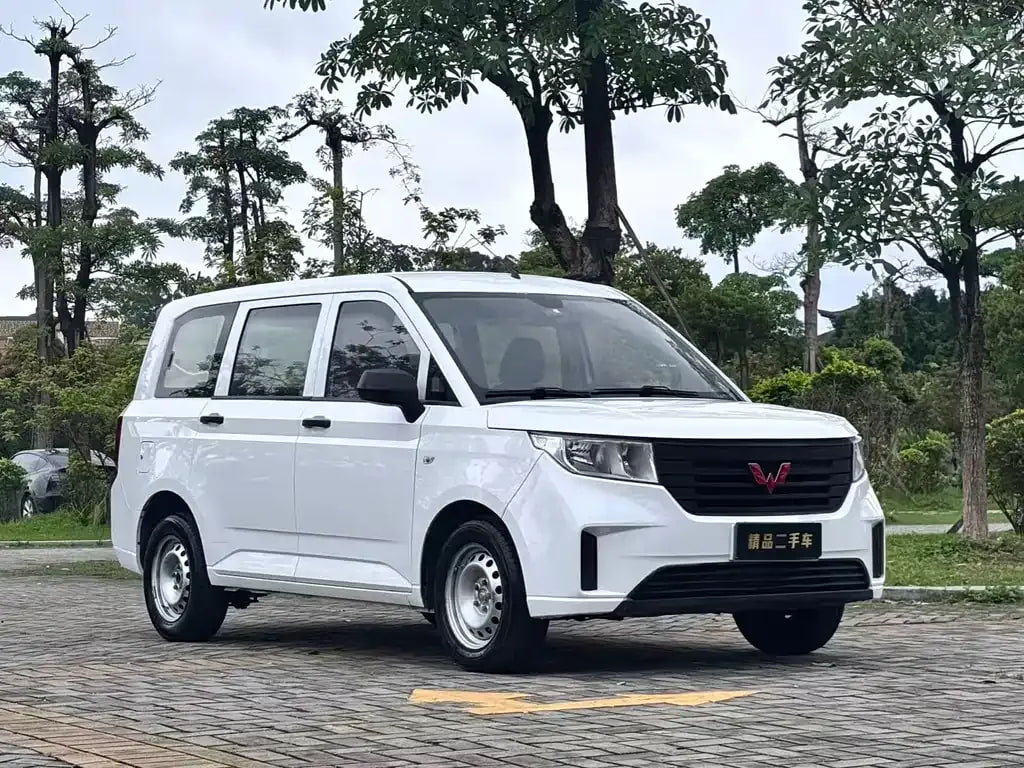 Wuling Hongguang Plus — фото 6