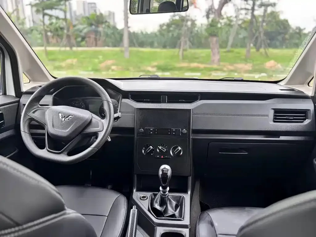 Wuling Hongguang Plus — фото 11