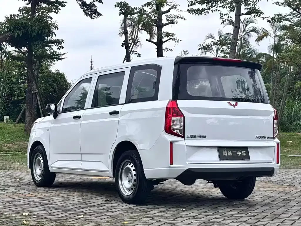 Wuling Hongguang Plus — фото 14