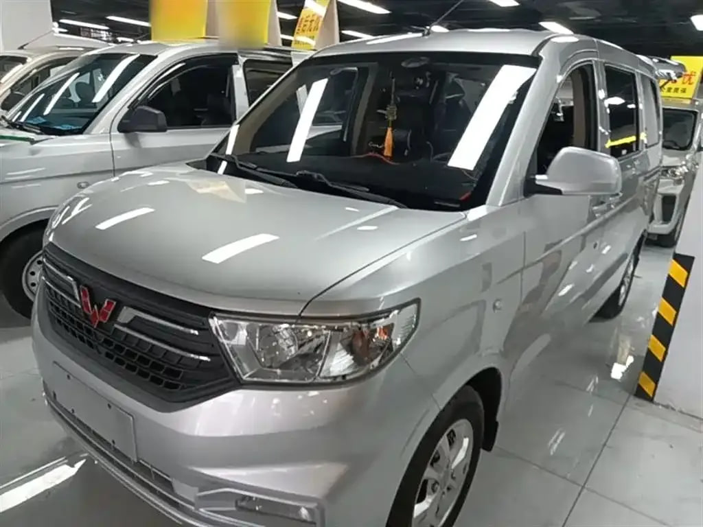 Wuling Hong Guang V