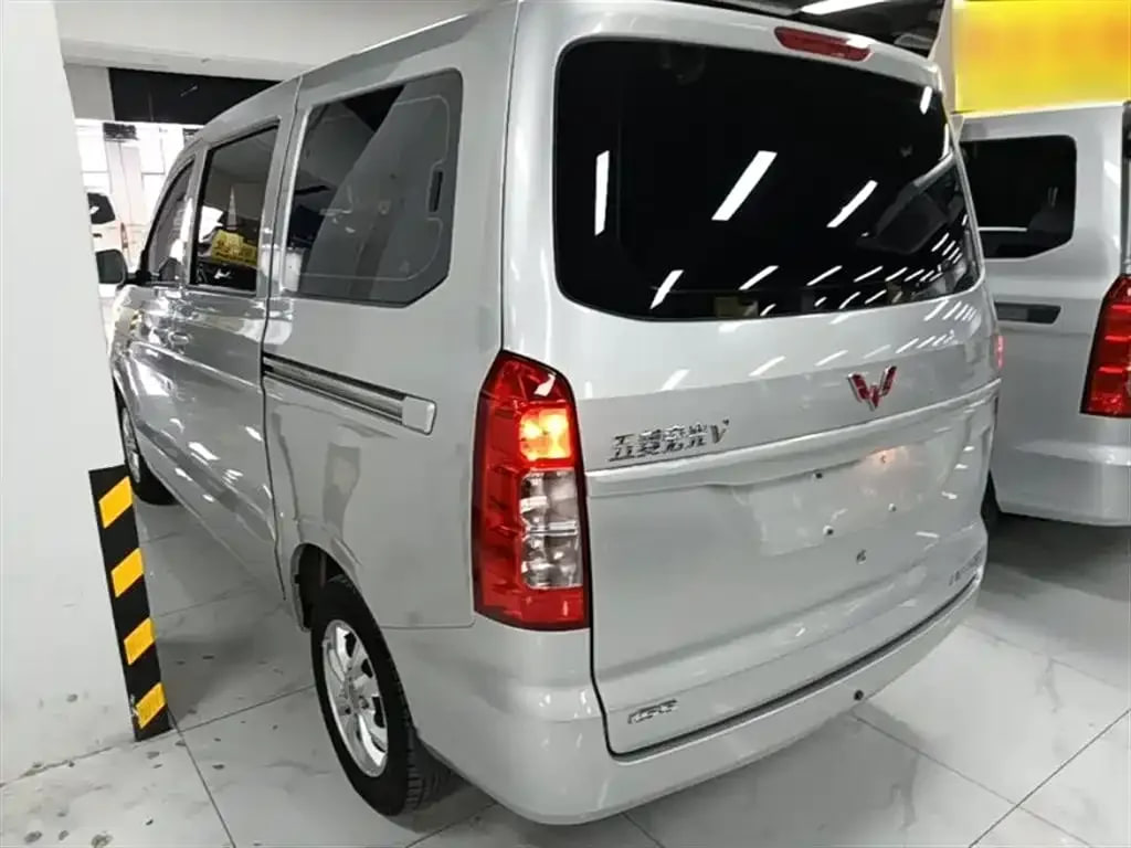 Wuling Hong Guang V — фото 2