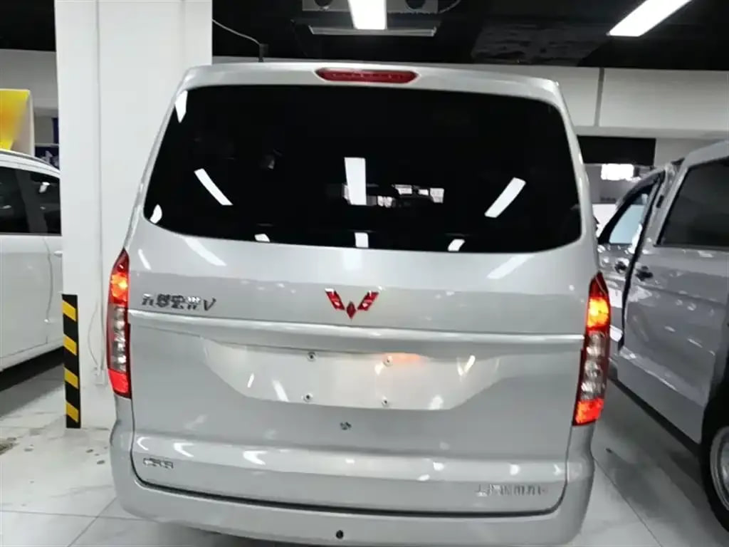 Wuling Hong Guang V — фото 4