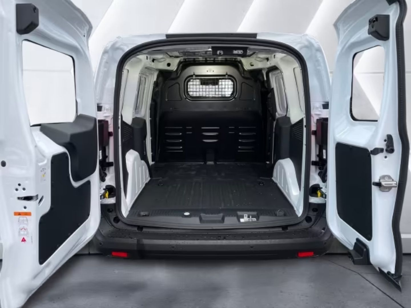 Ford Transit Courier — фото 15