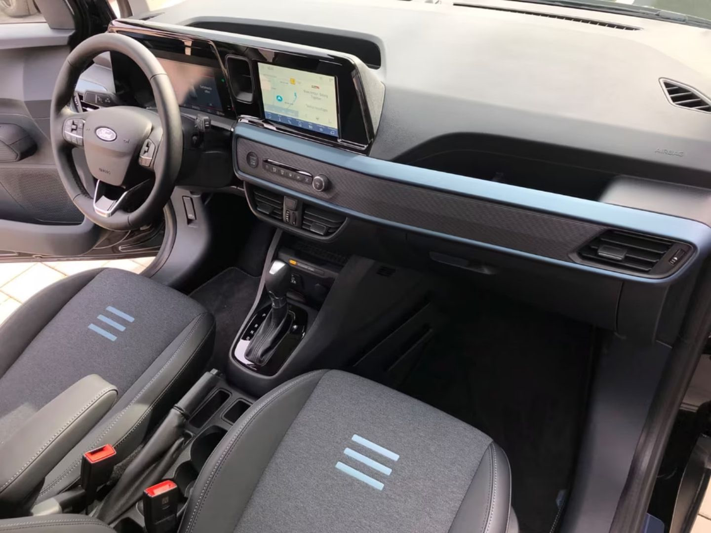 Ford Tourneo Courier — фото 11