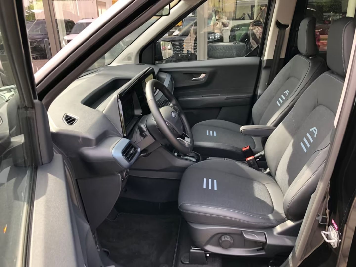 Ford Tourneo Courier — фото 13
