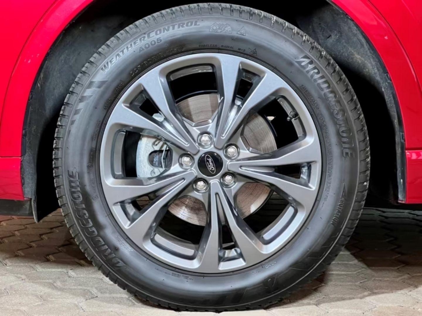 Ford Kuga — фото 7