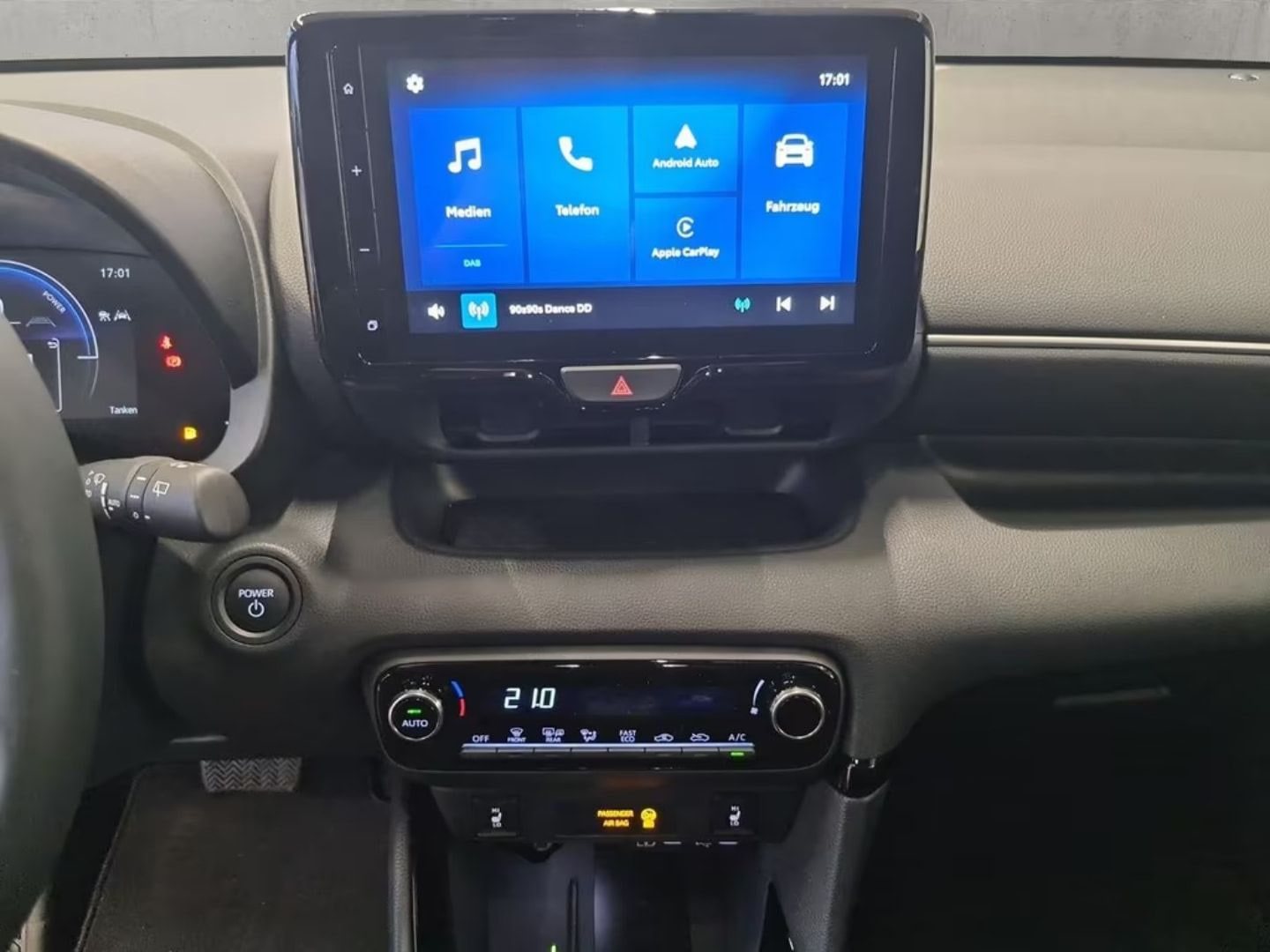 Toyota Yaris — фото 9