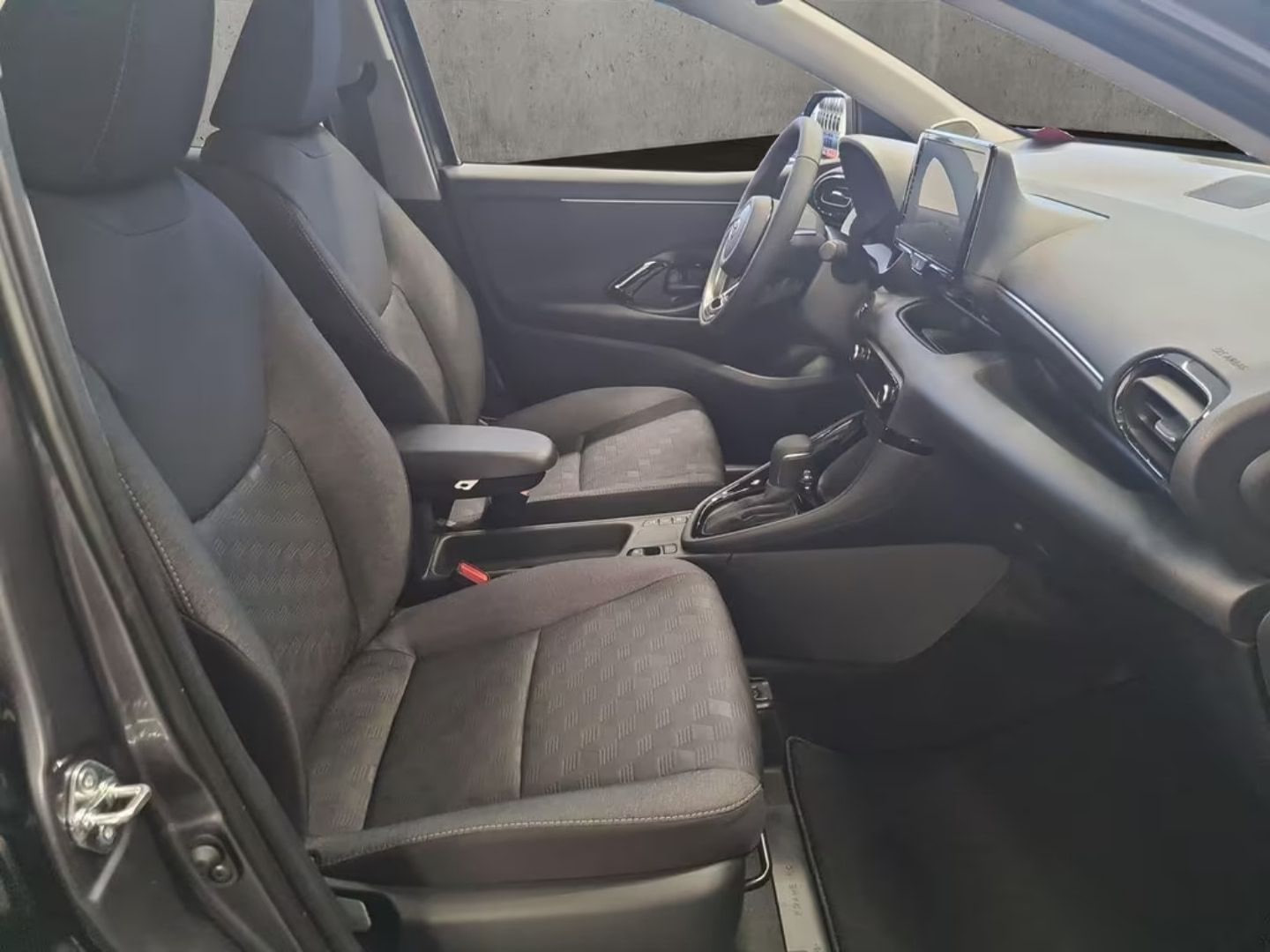 Toyota Yaris — фото 10