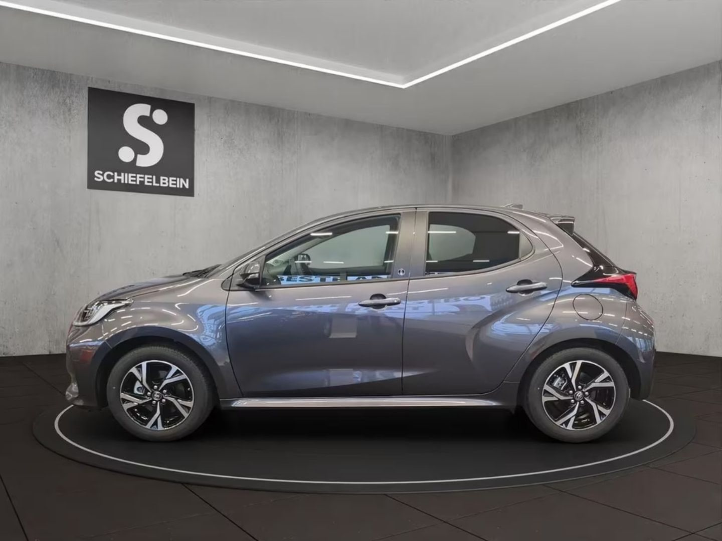Toyota Yaris — фото 12