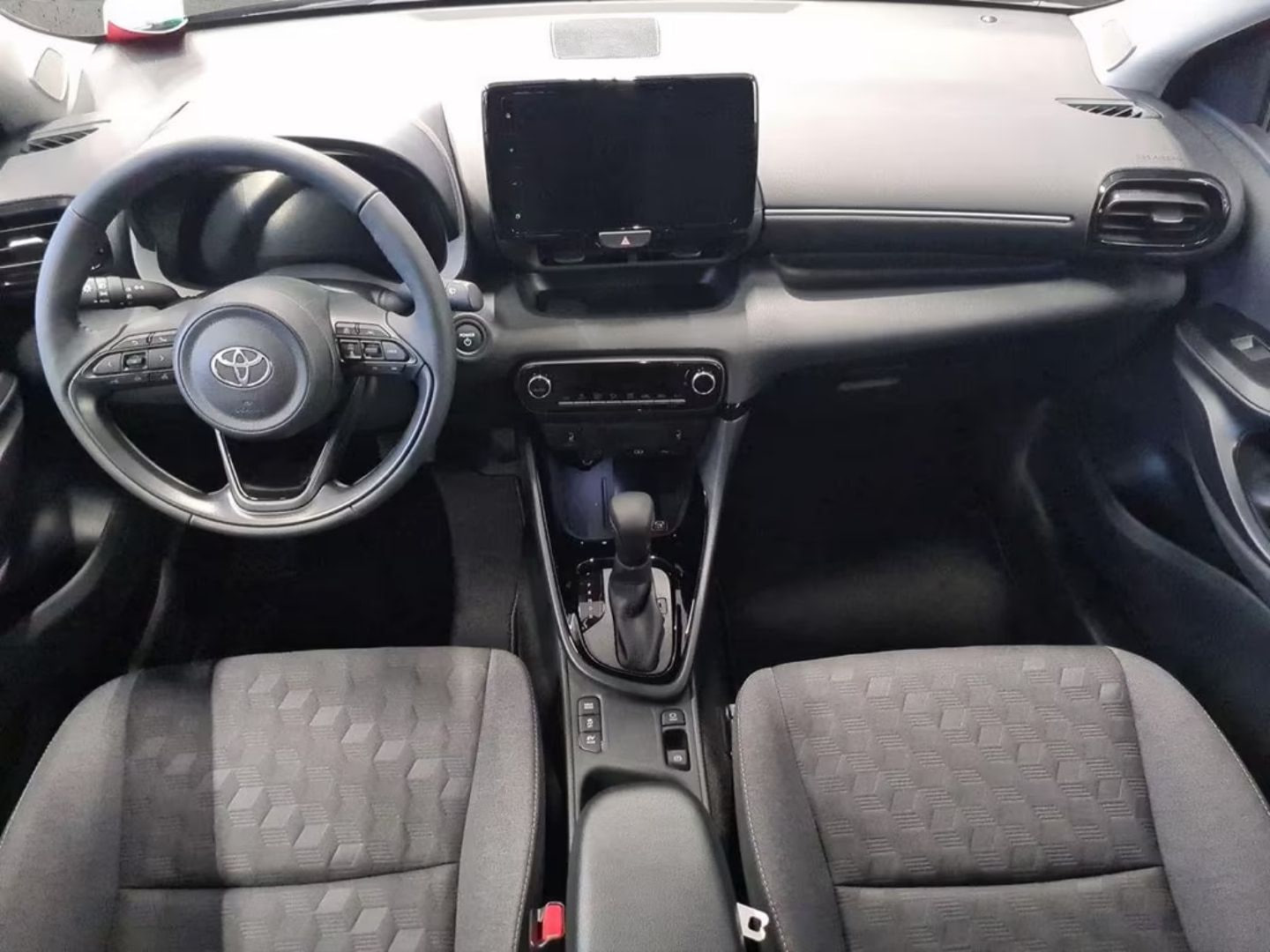 Toyota Yaris — фото 14