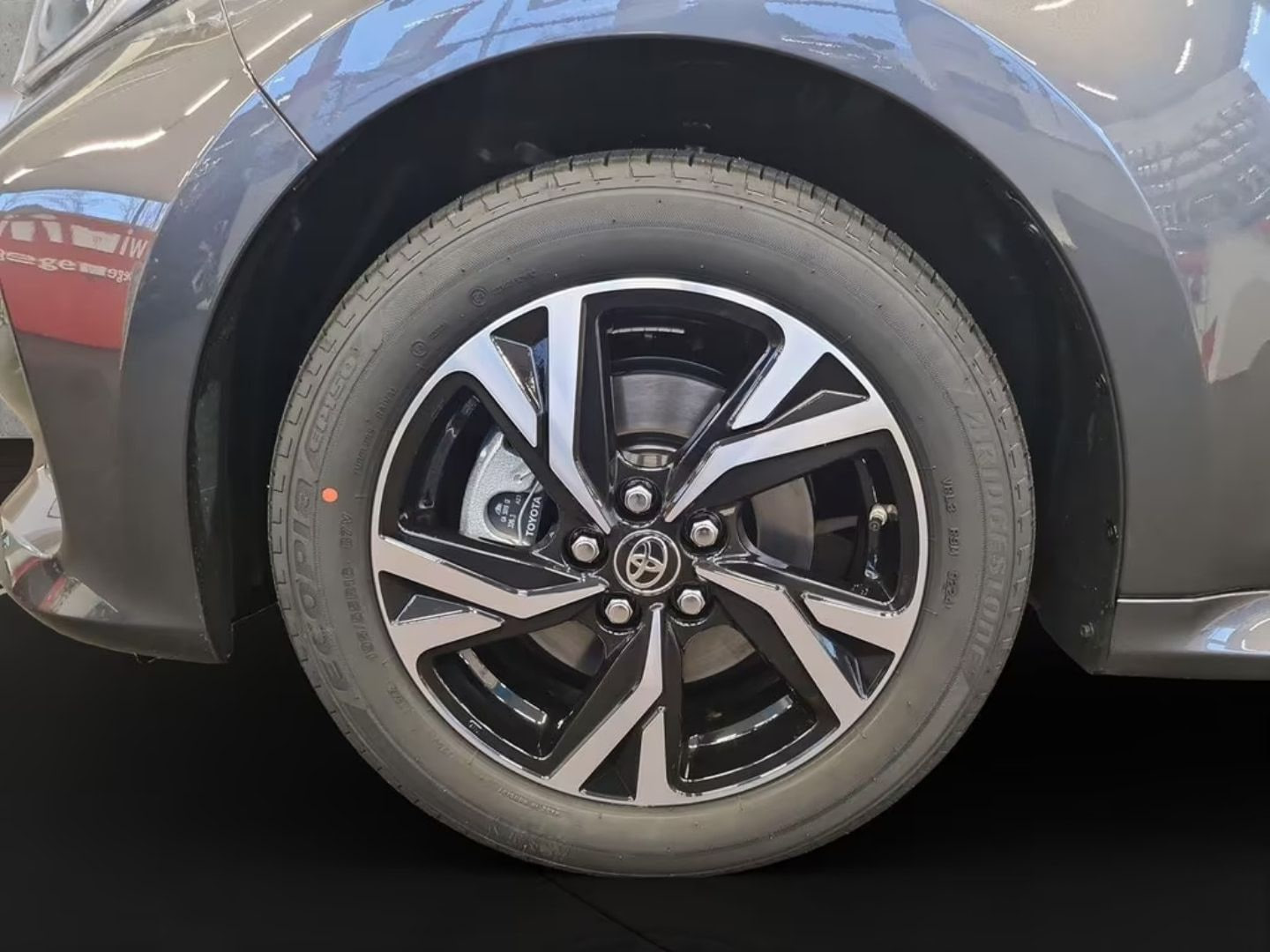Toyota Yaris — фото 15