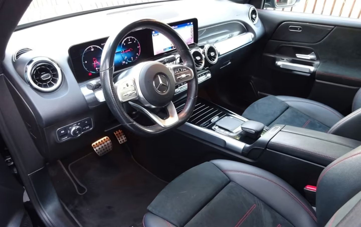 Mercedes-Benz GLB 200 — фото 12