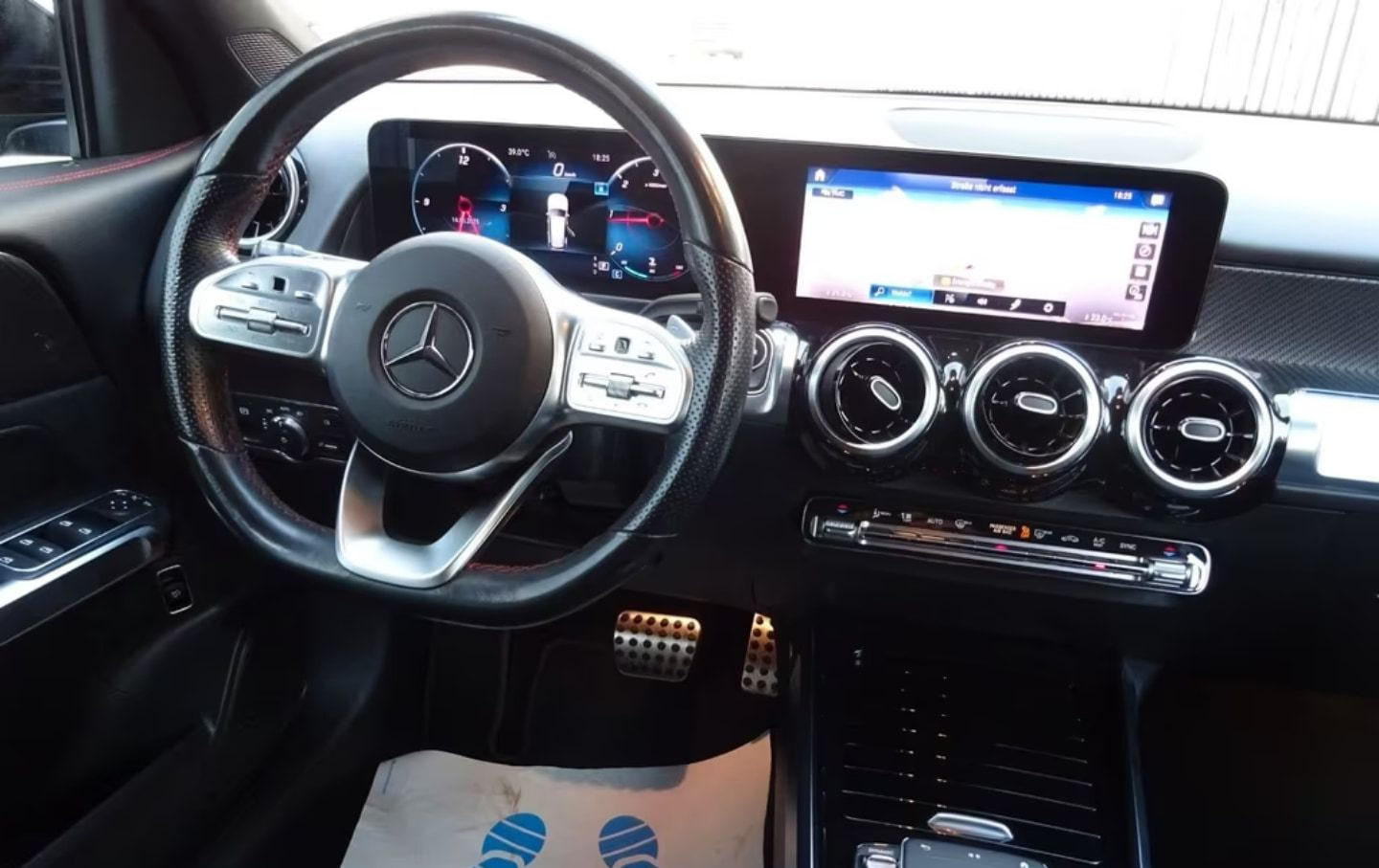 Mercedes-Benz GLB 200 — фото 15
