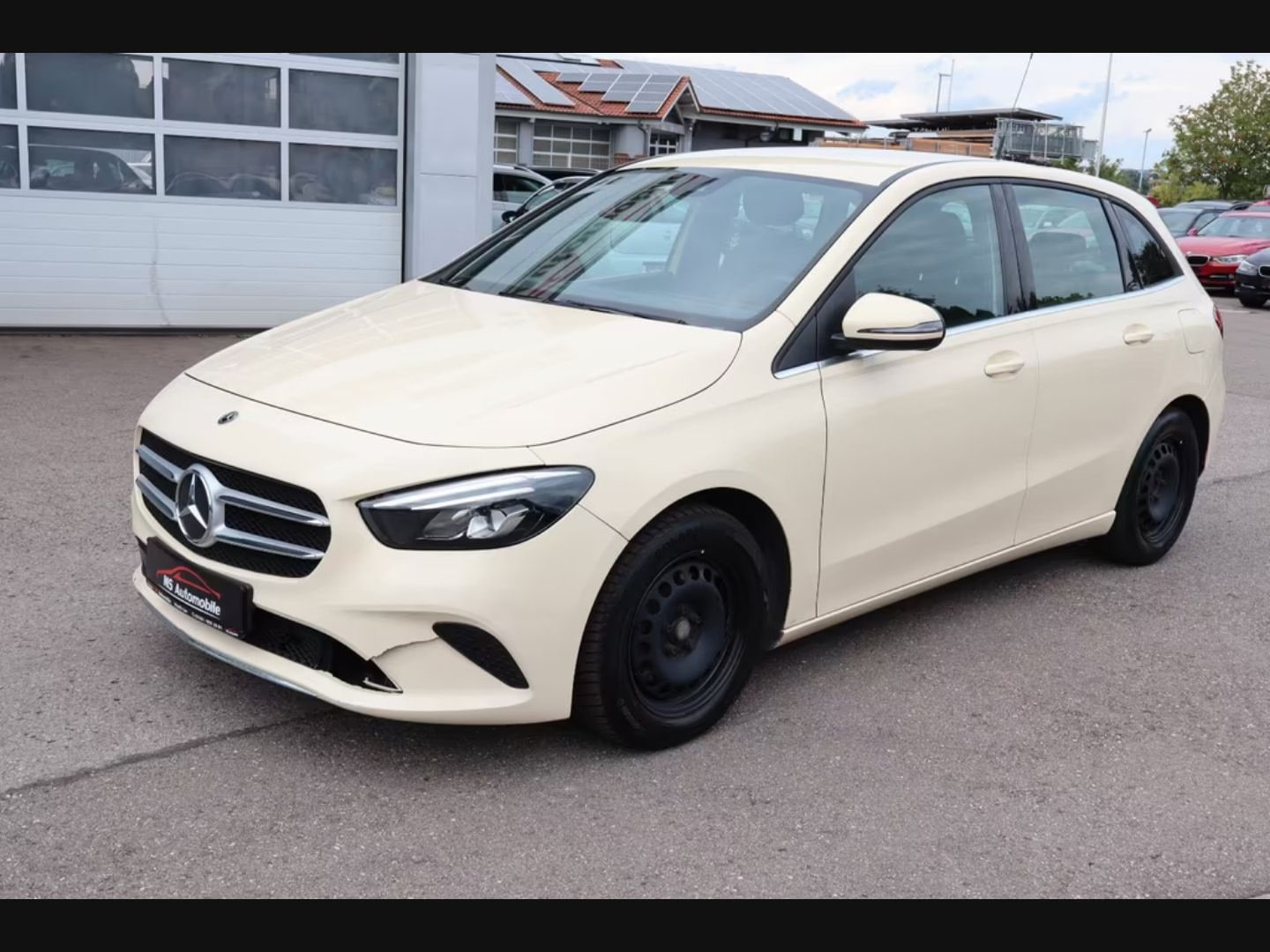 Mercedes-Benz B 180