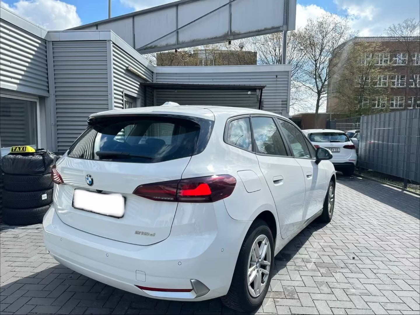 BMW 218 Active Tourer — фото 6