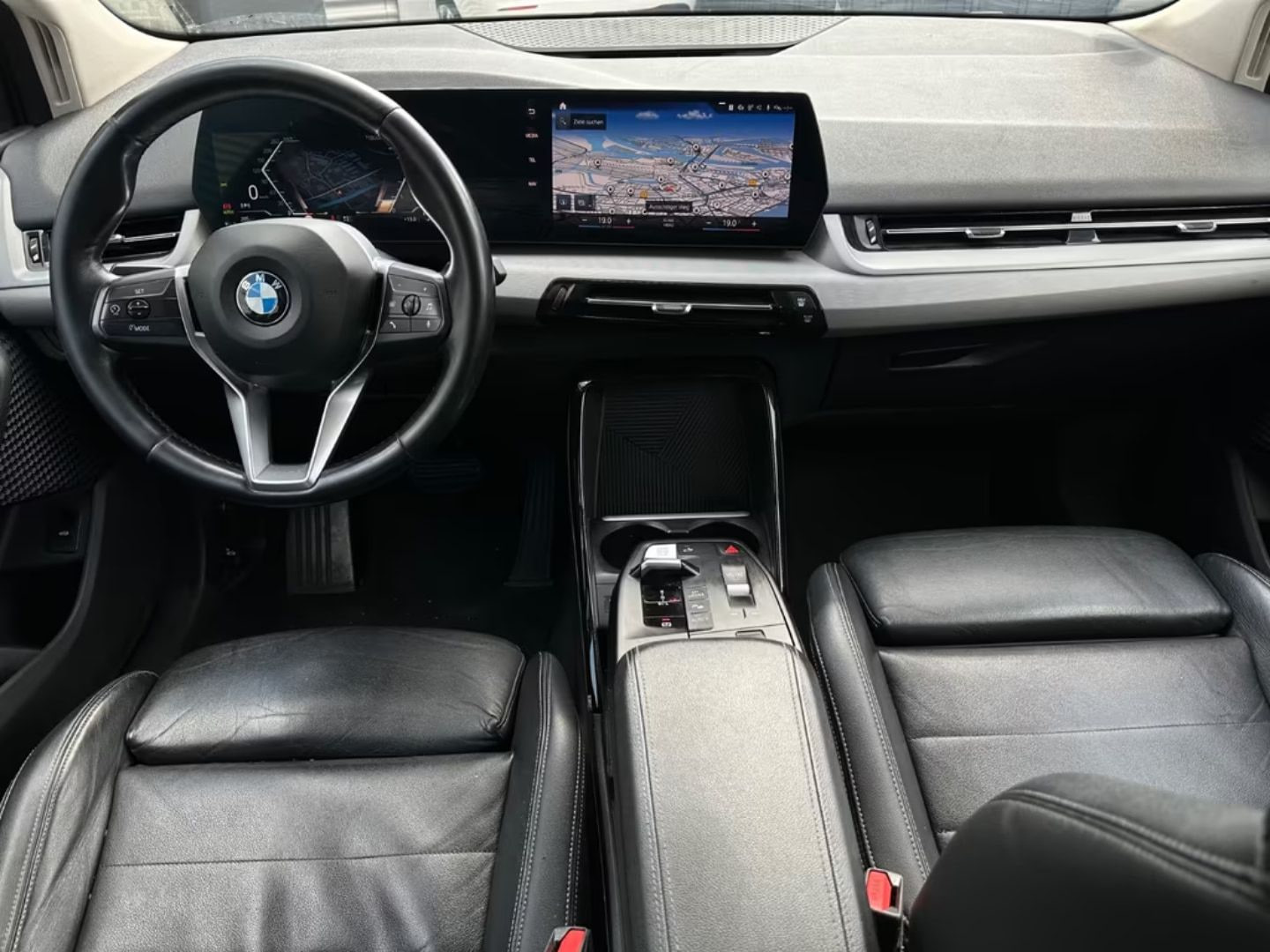 BMW 218 Active Tourer — фото 9