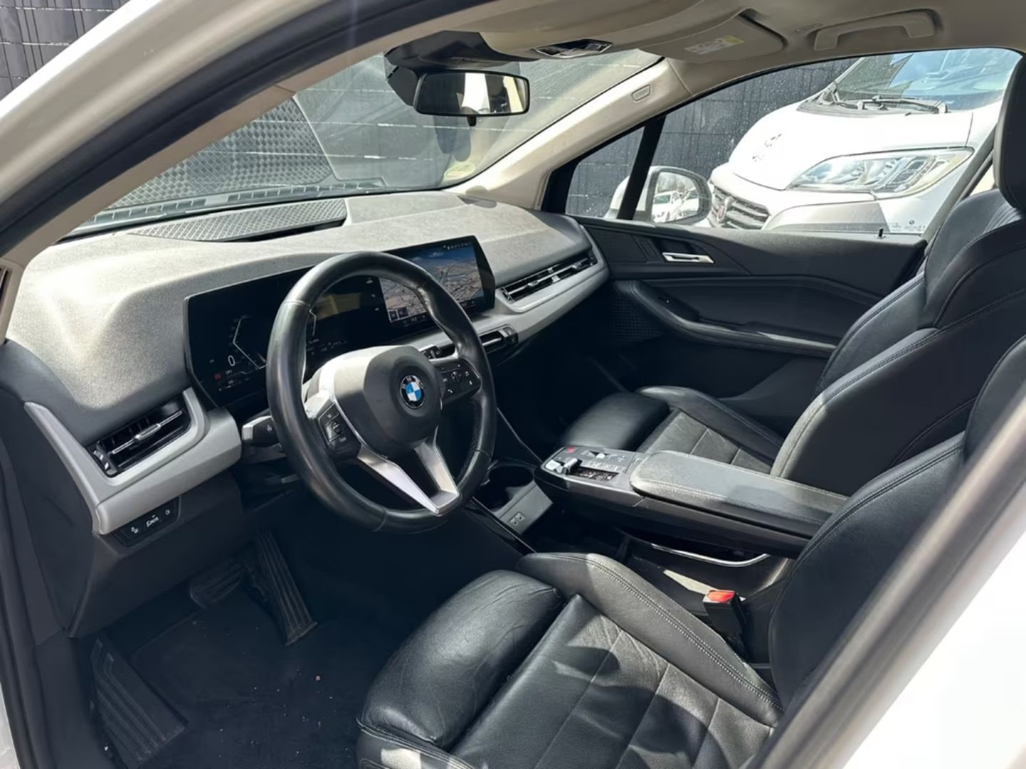 BMW 218 Active Tourer — фото 12