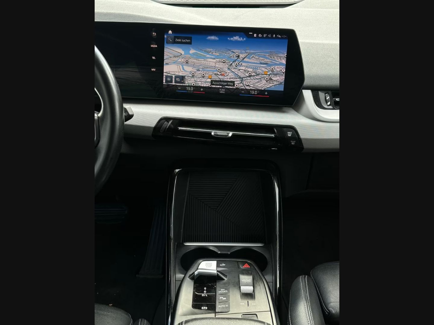 BMW 218 Active Tourer — фото 13